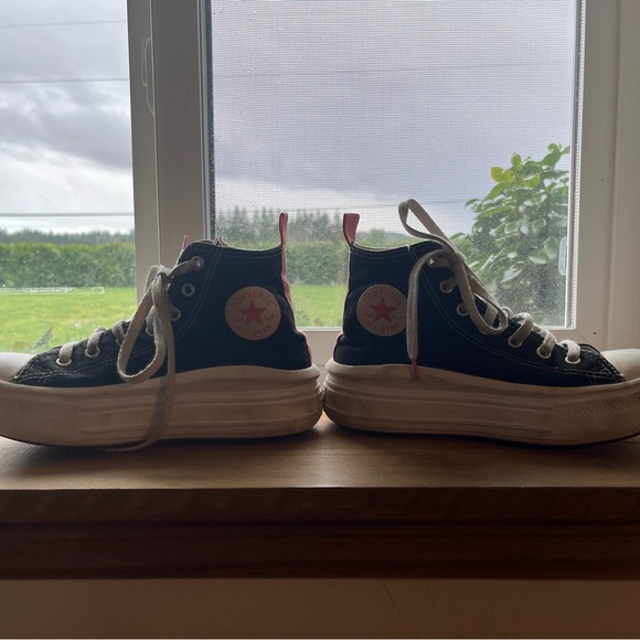 Girl’s Platform Converse - Picture 2 of 6